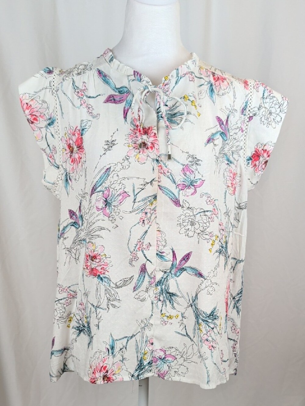 NWOT Buffalo David Bitton Floral Lace Trim Clip Dot Blouse M